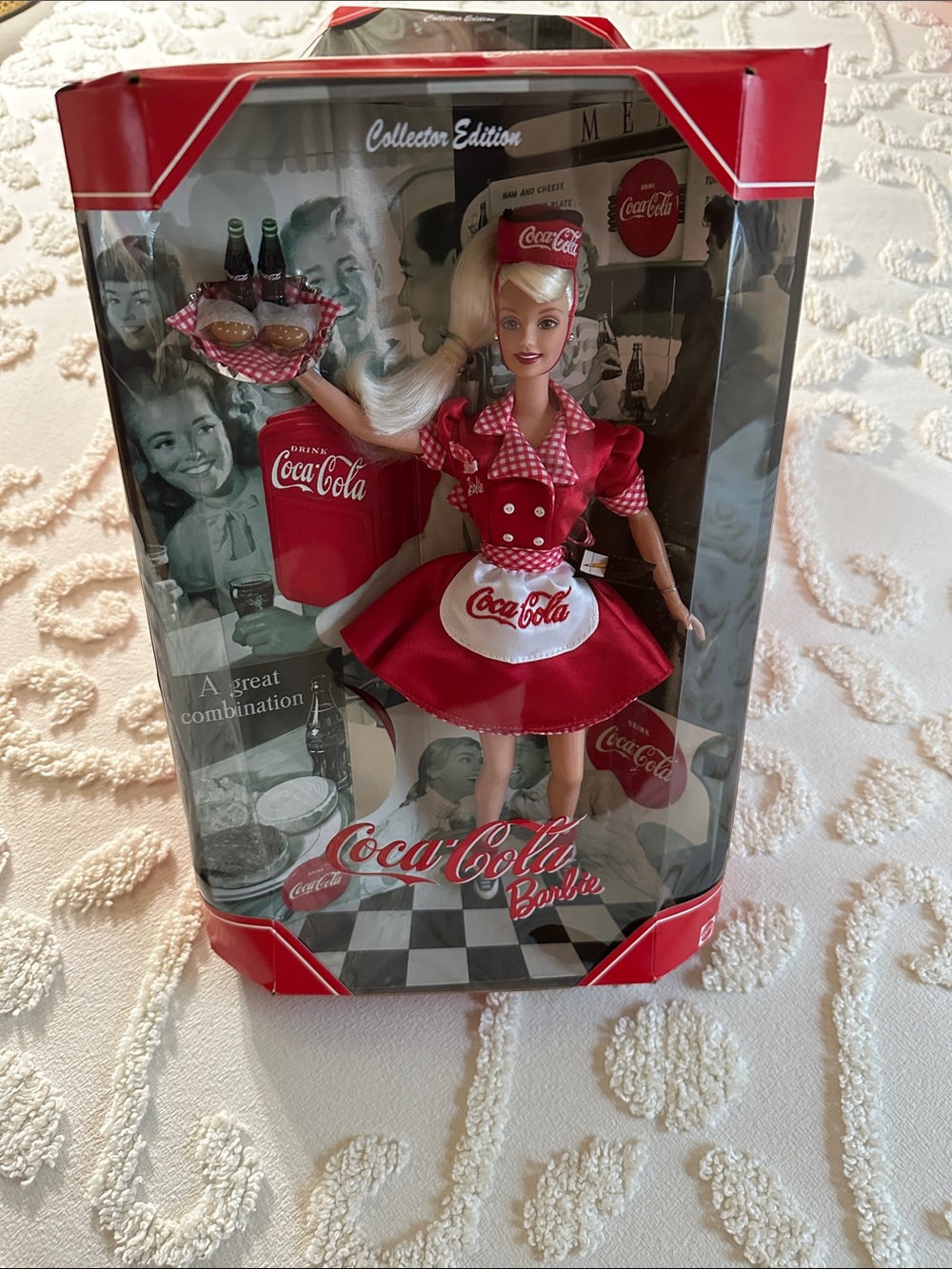 Coca Cola 1998 Car Hop waitress Doll. Collectors item Mattel 22831